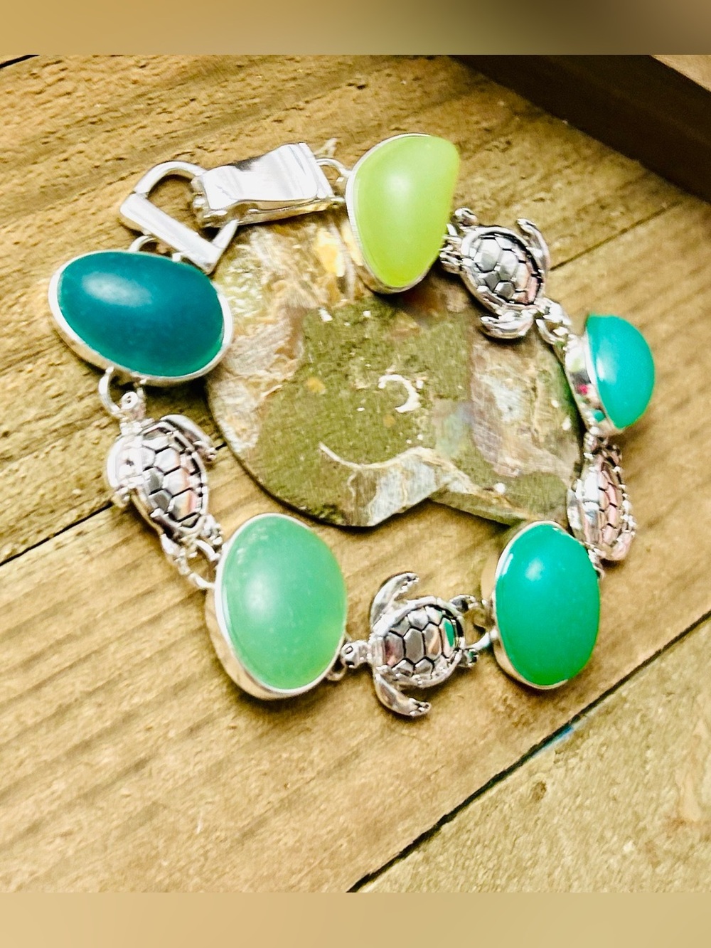 Sea Turtle Green cabochon glass-like stones Link Bracelet - Women Jewelry - Picture 3 of 7